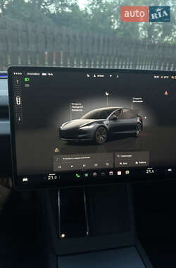 Седан Tesla Model 3 2024 в 