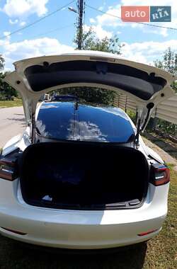 Седан Tesla Model 3 2021 в 