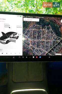 Седан Tesla Model 3 2021 в 