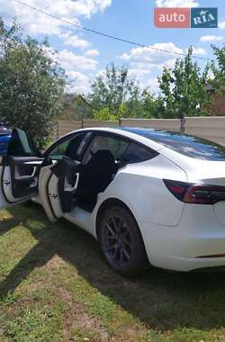 Седан Tesla Model 3 2021 в 