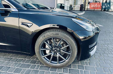 Седан Tesla Model 3 2020 в 