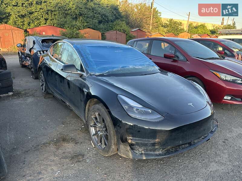 Седан Tesla Model 3 2018 в Ровно
