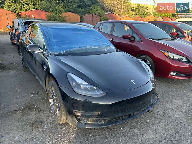 Седан Tesla Model 3 2018 в Ровно