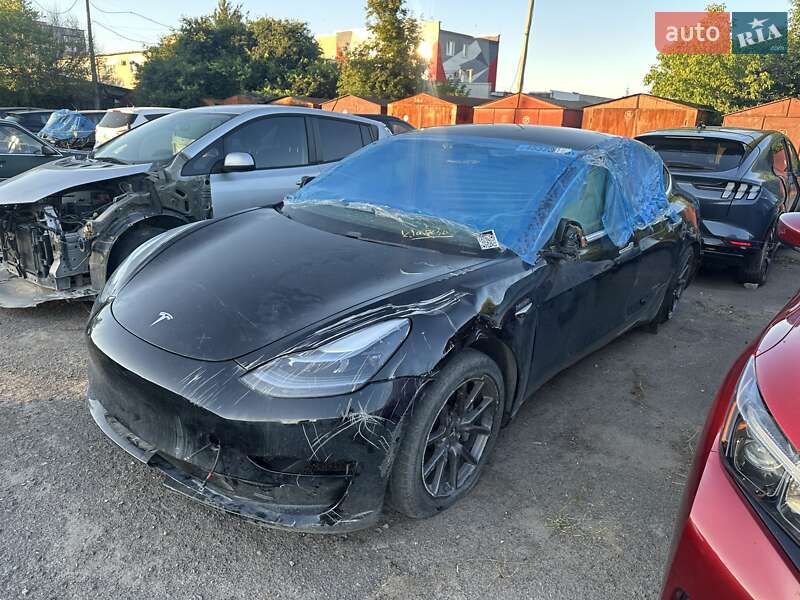Седан Tesla Model 3 2018 в Ровно