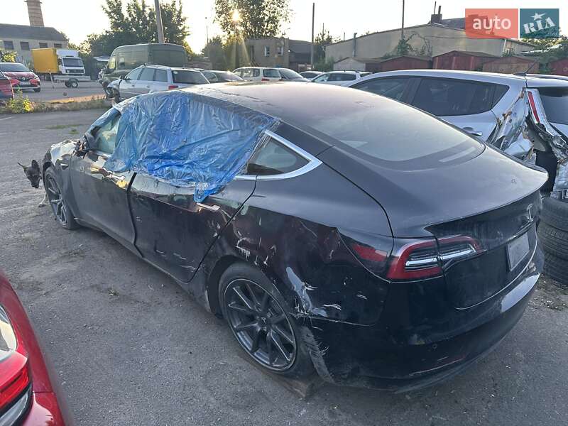 Седан Tesla Model 3 2018 в Ровно