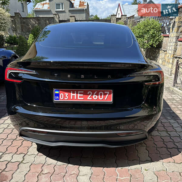 Седан Tesla Model 3 2024 в Львове