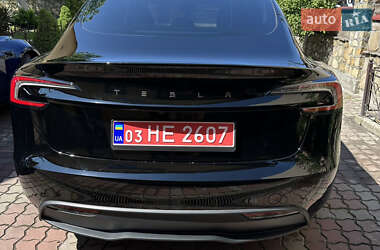 Седан Tesla Model 3 2024 в 