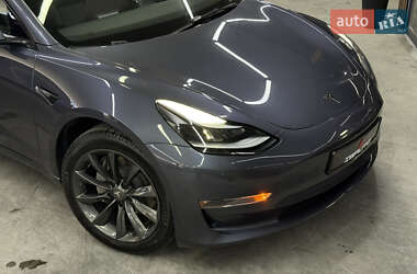 Седан Tesla Model 3 2023 в 