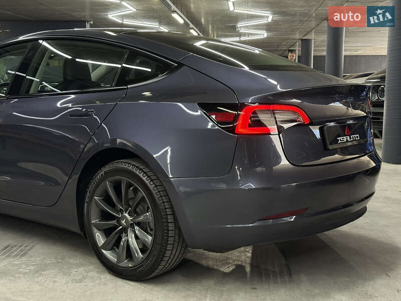 Седан Tesla Model 3 2023 в Одессе
