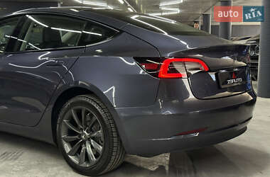 Седан Tesla Model 3 2023 в 