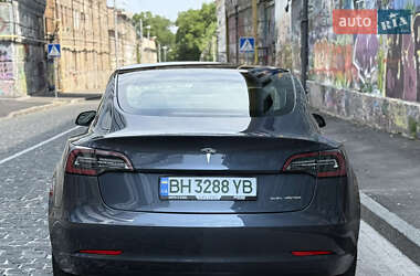 Седан Tesla Model 3 2022 в 