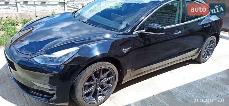 Седан Tesla Model 3 2020 в Одесі