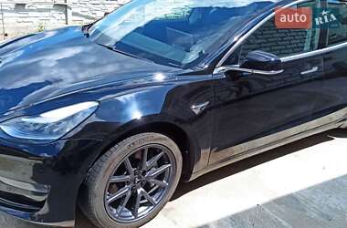 Седан Tesla Model 3 2020 в 