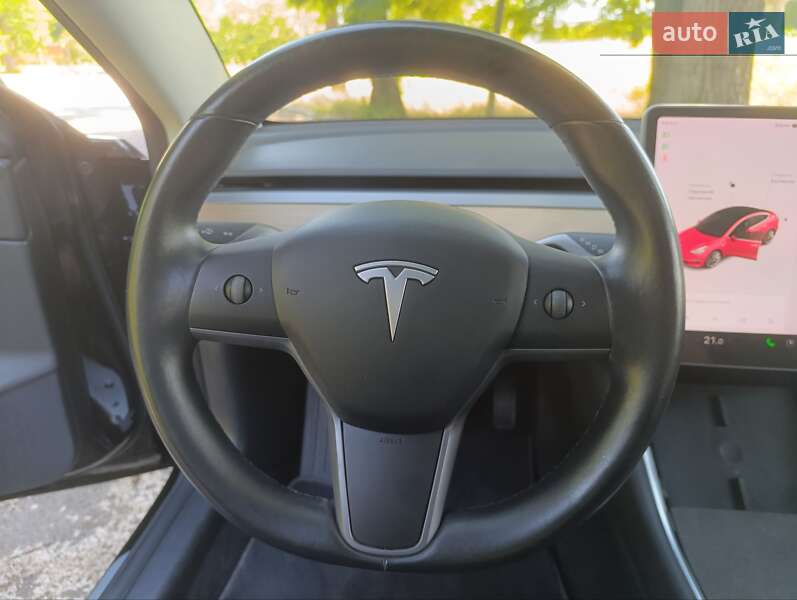 Седан Tesla Model 3 2019 в Киеве
