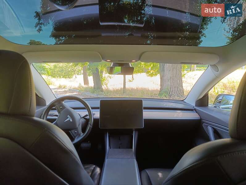 Седан Tesla Model 3 2019 в Киеве