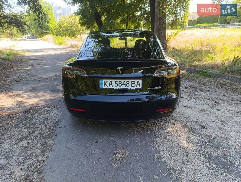 Седан Tesla Model 3 2019 в Киеве