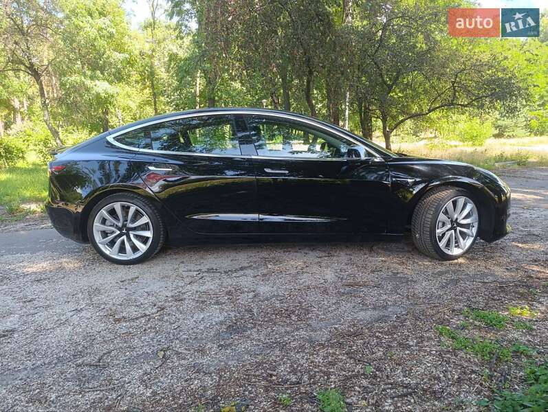 Седан Tesla Model 3 2019 в Киеве