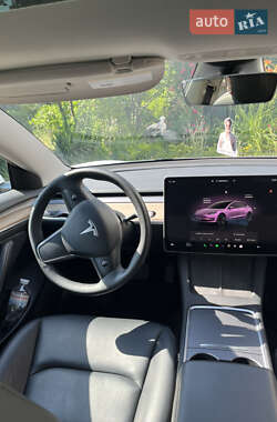 Седан Tesla Model 3 2023 в 