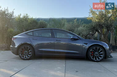 Седан Tesla Model 3 2022 в 