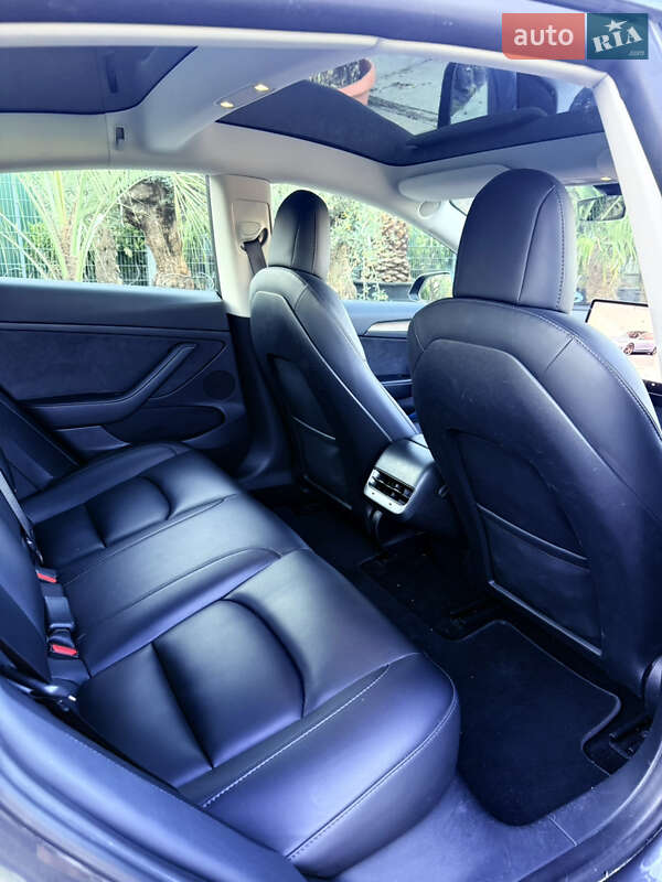 Седан Tesla Model 3 2022 в Києві