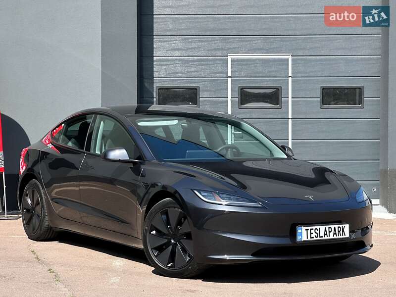 Седан Tesla Model 3 2024 в 