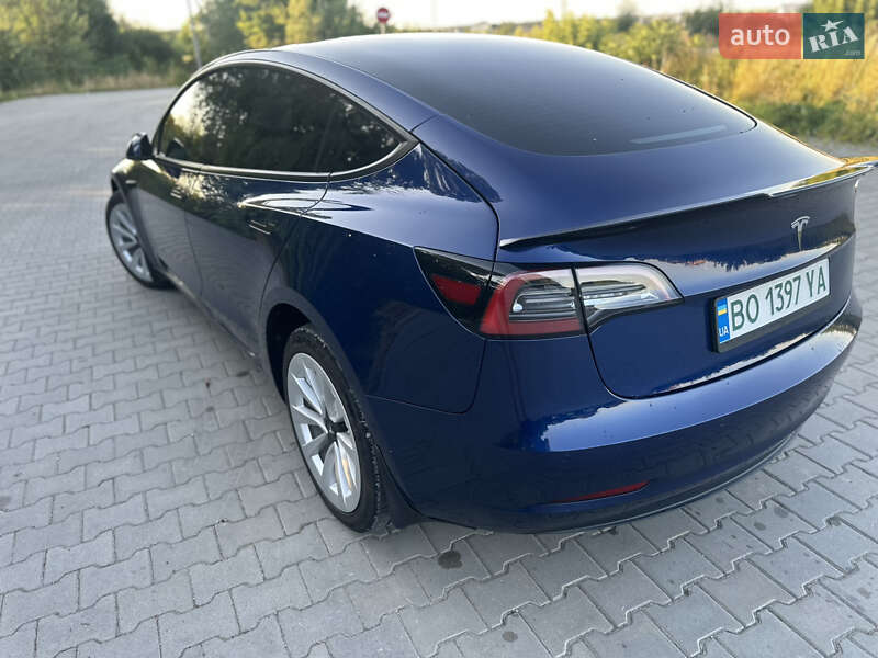 Седан Tesla Model 3 2021 в Теребовлі