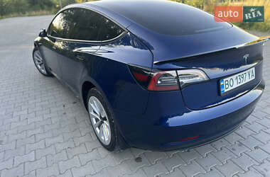 Седан Tesla Model 3 2021 в 