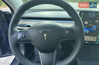 Седан Tesla Model 3 2021 в 