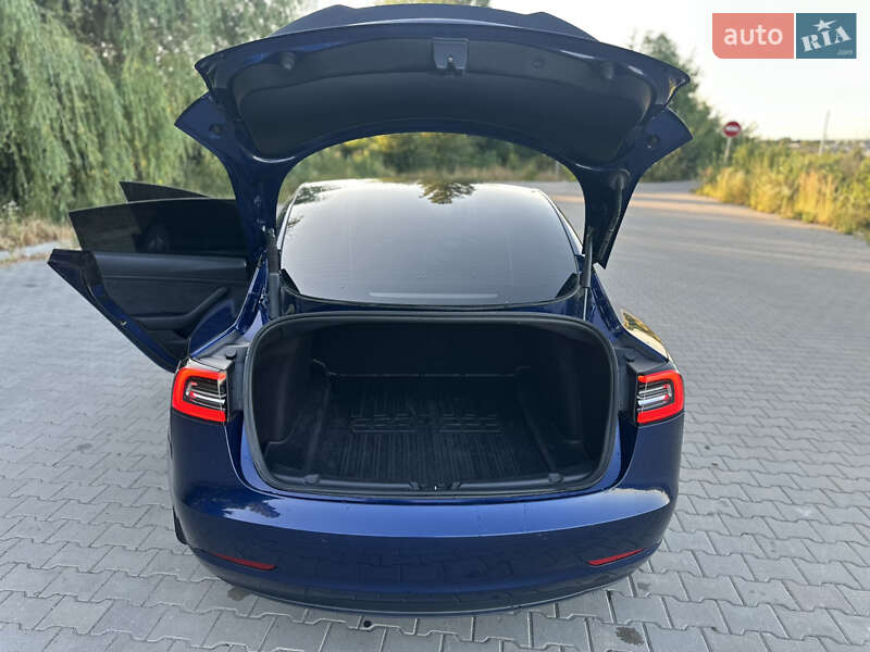 Седан Tesla Model 3 2021 в Теребовлі