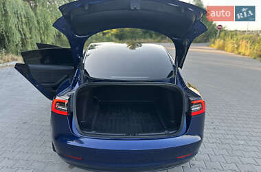Седан Tesla Model 3 2021 в 