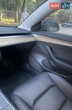 Седан Tesla Model 3 2022 в 