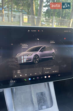 Седан Tesla Model 3 2022 в 