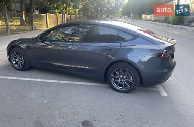 Седан Tesla Model 3 2022 в 
