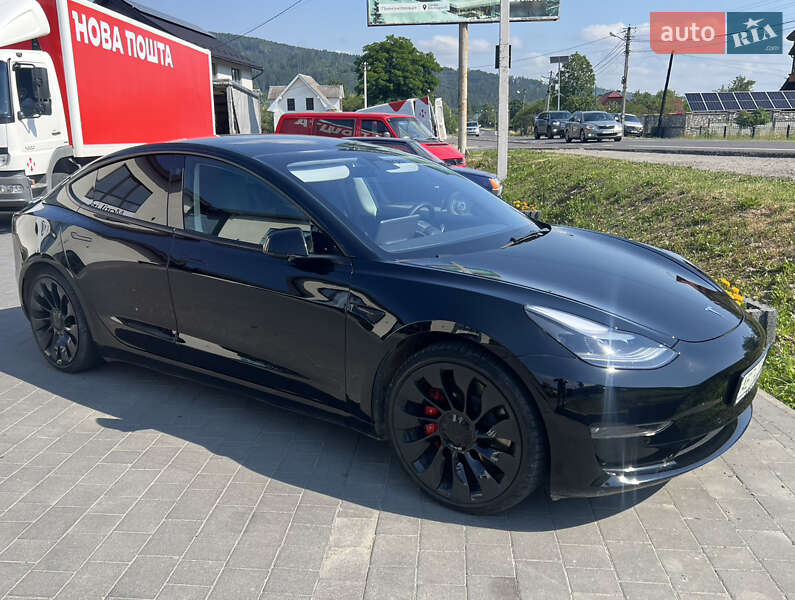 Седан Tesla Model 3 2022 в 