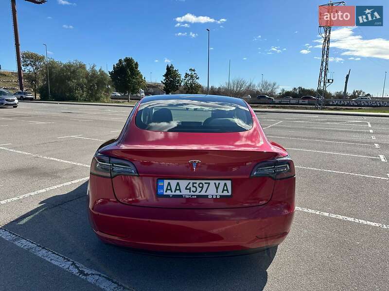 Седан Tesla Model 3 2021 в Києві