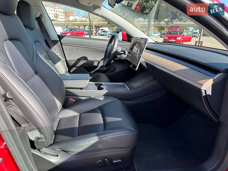 Седан Tesla Model 3 2021 в Києві