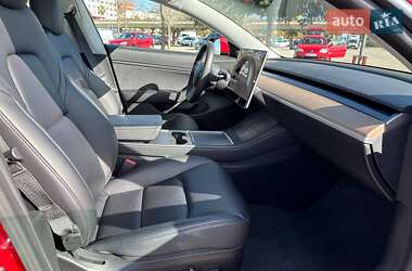 Седан Tesla Model 3 2021 в 