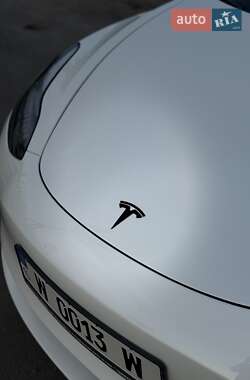 Седан Tesla Model 3 2021 в 