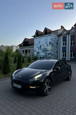 Седан Tesla Model 3 2021 в Львове