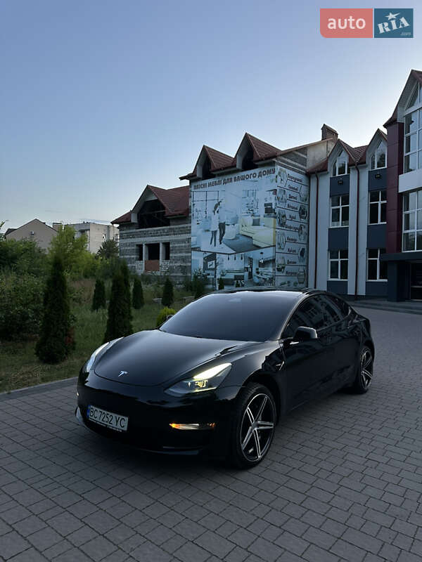 Tesla Model 3 2021