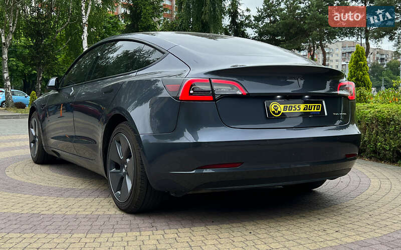 Седан Tesla Model 3 2021 в Львове