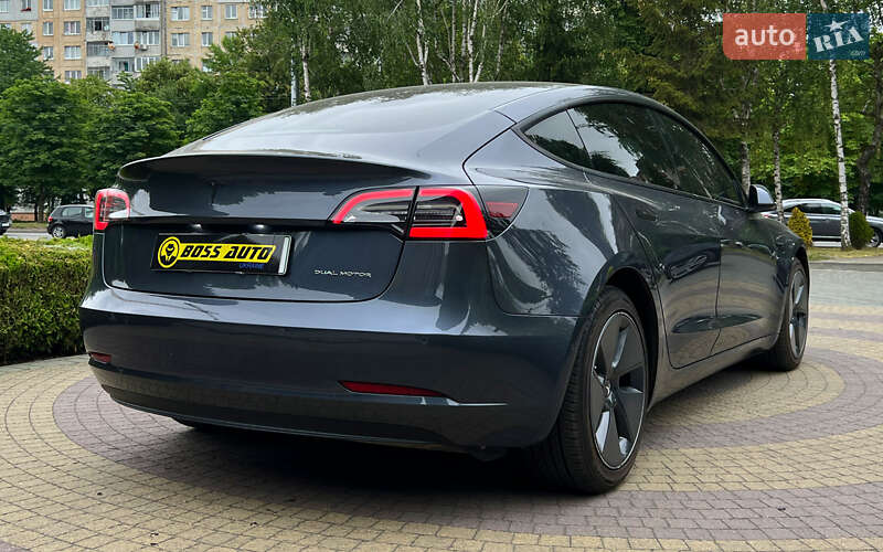 Седан Tesla Model 3 2021 в Львове