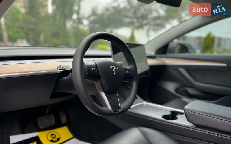 Седан Tesla Model 3 2021 в Львове