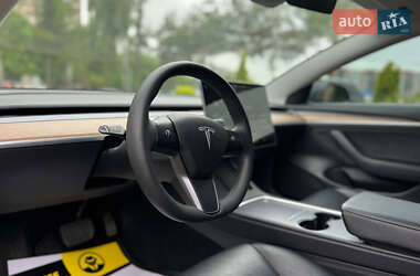 Седан Tesla Model 3 2021 в 