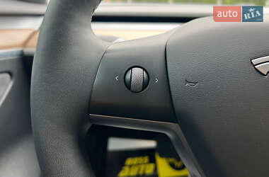 Седан Tesla Model 3 2021 в 