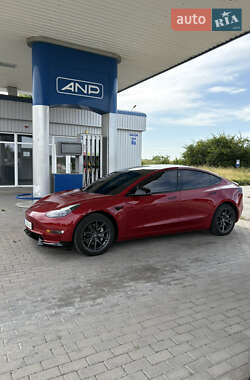 Седан Tesla Model 3 2021 в 