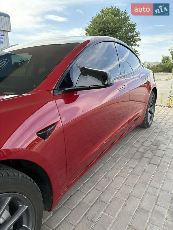 Седан Tesla Model 3 2021 в Чернівцях