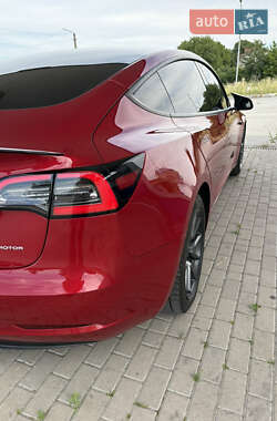 Седан Tesla Model 3 2021 в 