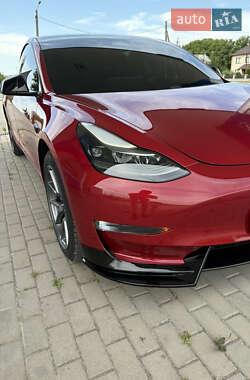 Седан Tesla Model 3 2021 в 