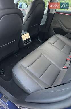 Седан Tesla Model 3 2024 в 